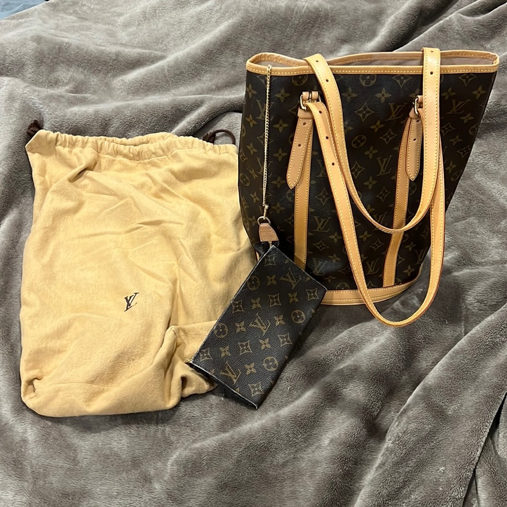 Authentic Louis Vuitton Monogram Bucket GM with pochette and chain